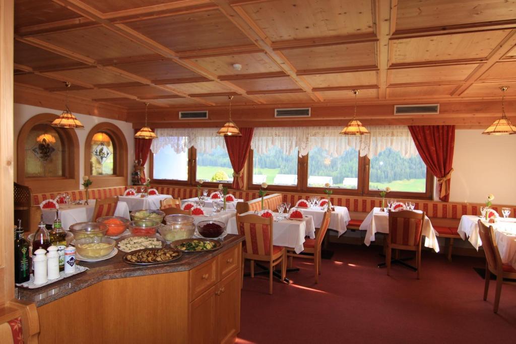 Hotel Talblick Ortisei Exterior photo
